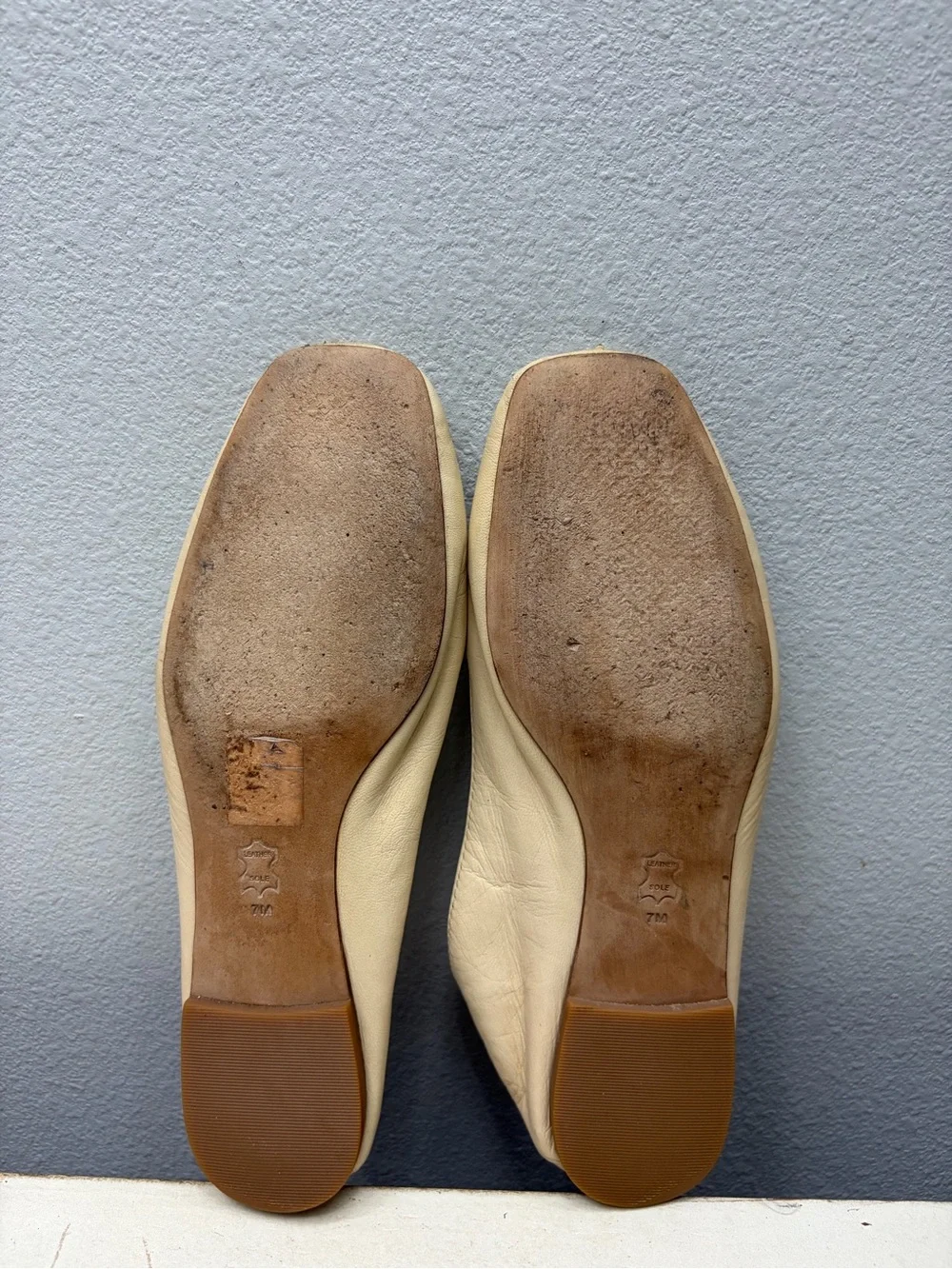 Tory Burch Beige Leather Charm Loafers Size 7
